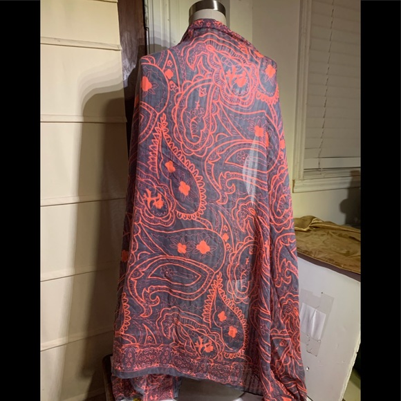 Shasa scarf designs shapes Ruana - Picture 3 of 8